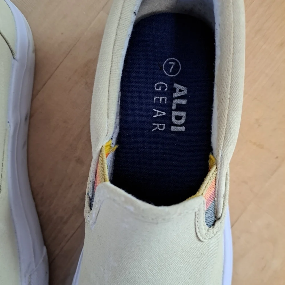 ALDI Gear Canvas Slip-On Sneakers – Size 7